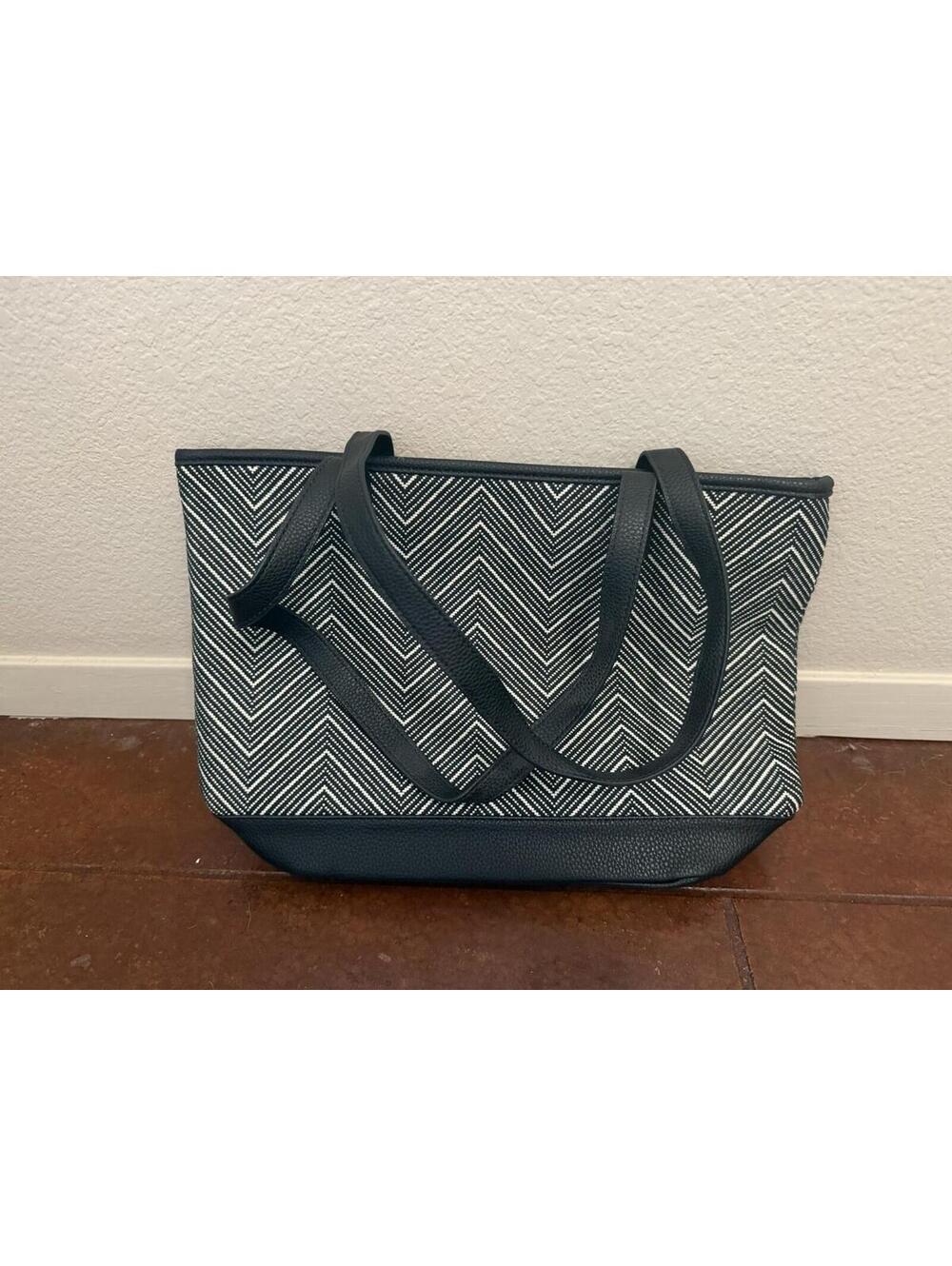 Thirty-One Little Dreamer Shoulder purse Black & White Herringbone Weave